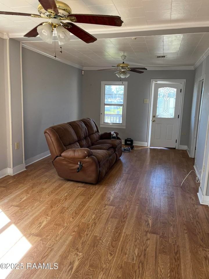 611 E Bridge St - Photo 4 of 11