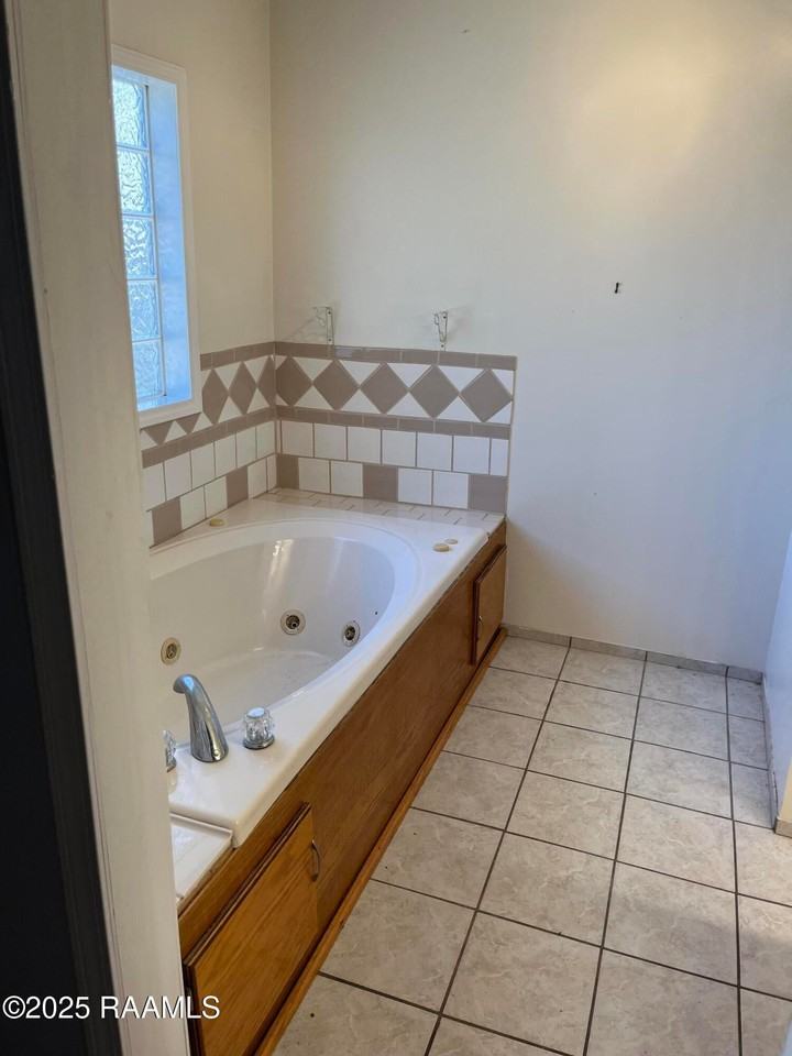 611 E Bridge St - Photo 5 of 11