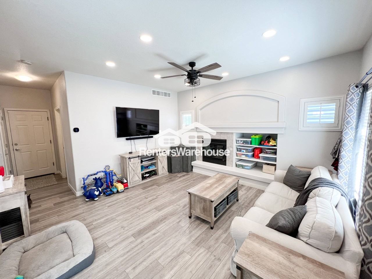 17133 E Wyoming Dr - Photo 2 of 26