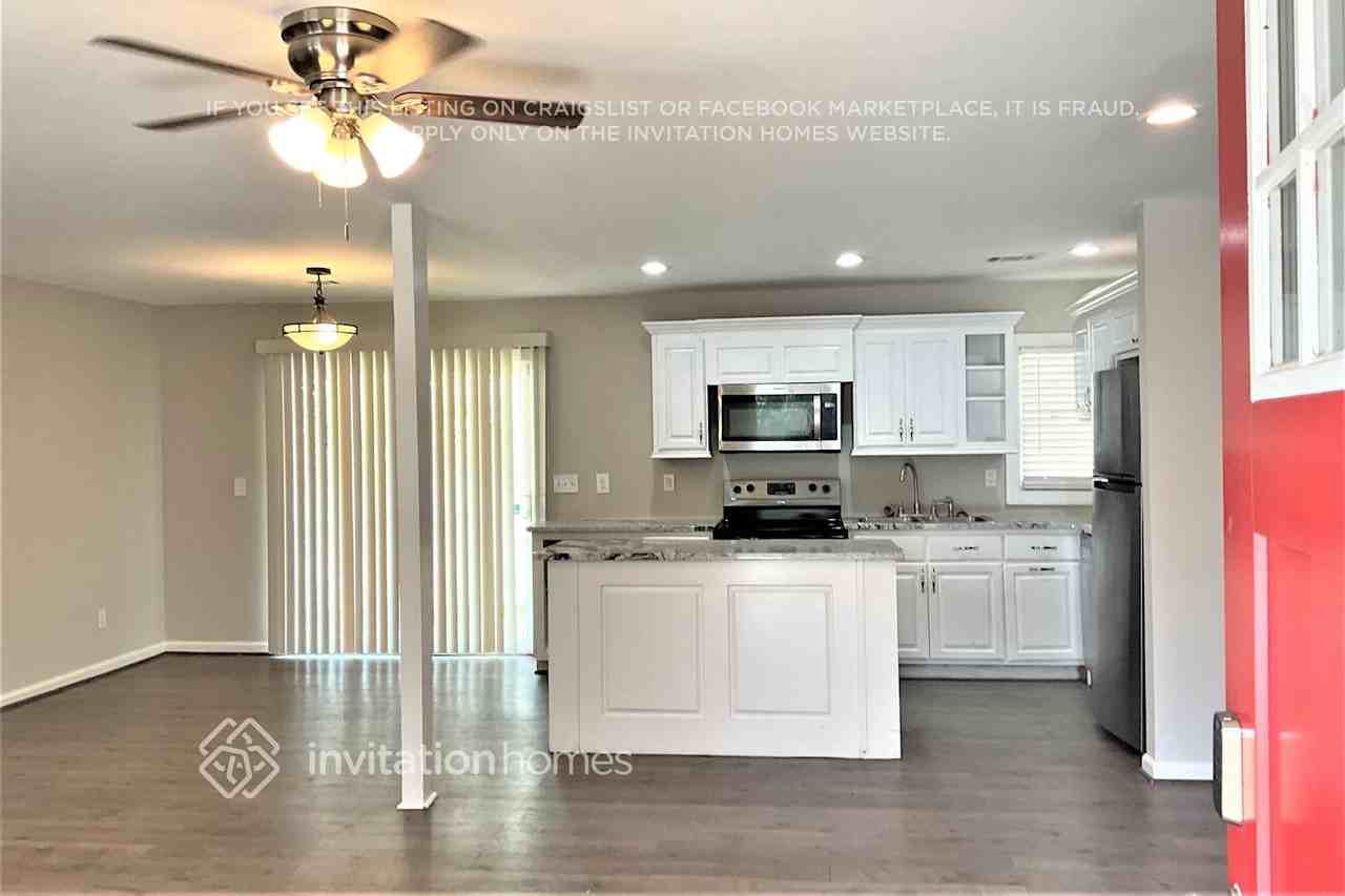 1426 Spring Valley Ln - Photo 6 of 21