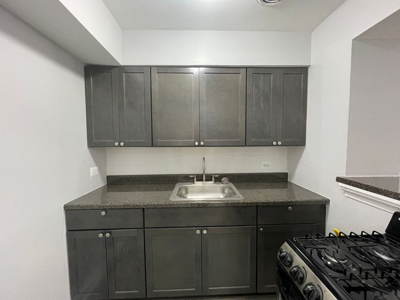 1040 Hollywood - Photo 3 of 50