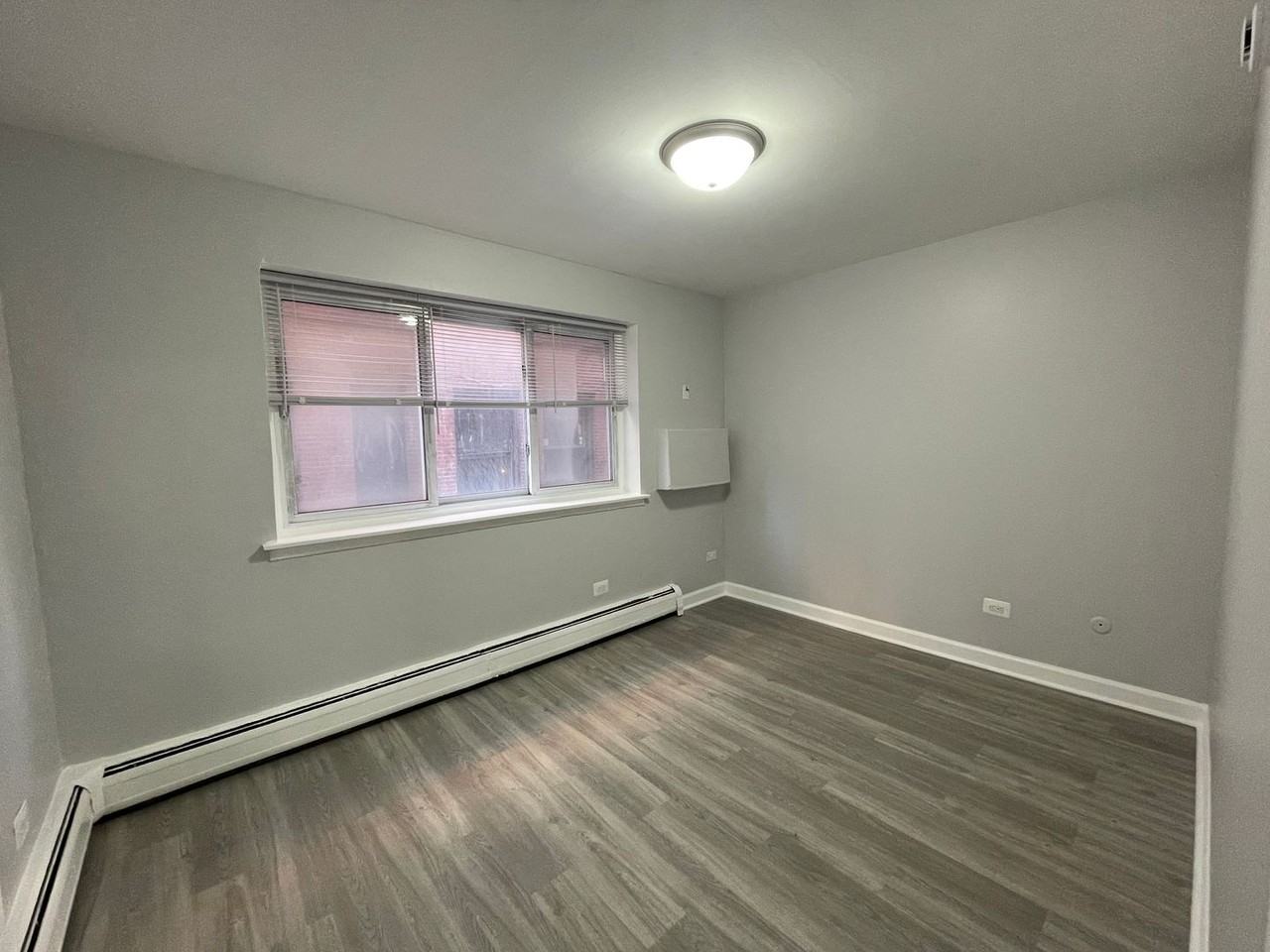 1040 Hollywood - Photo 6 of 50