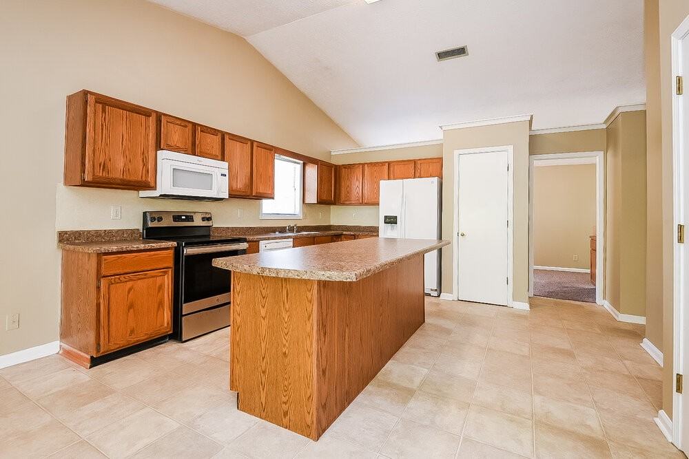 242 Clarion Rd - Photo 6 of 15