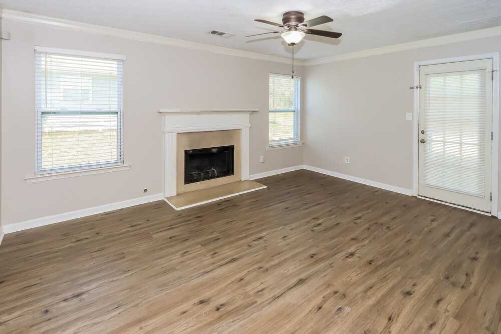 843 Shoals Ct - Photo 4 of 17