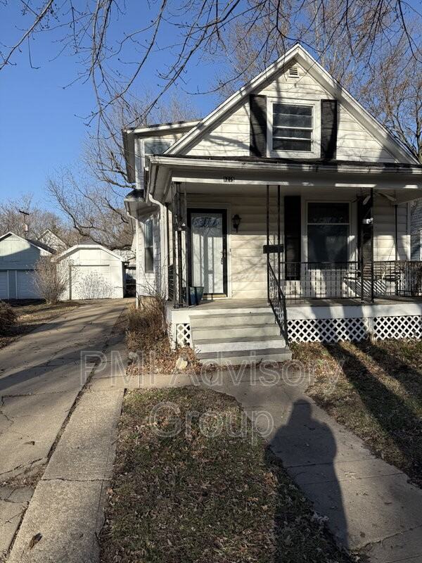 1275 Sw Mulvane St - Photo 3 of 15