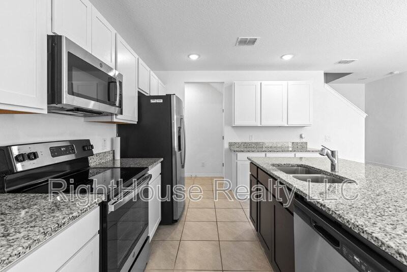 675 Belgrove Street - Photo 7 of 20