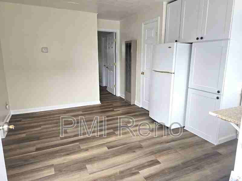 445 Roberts St #B - Photo 4 of 8