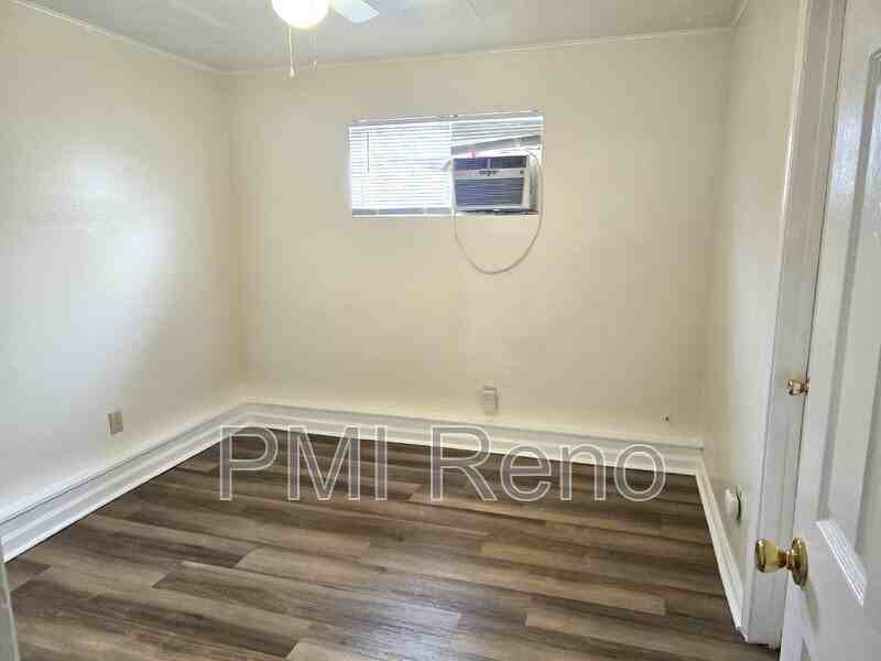 445 Roberts St #B - Photo 6 of 8