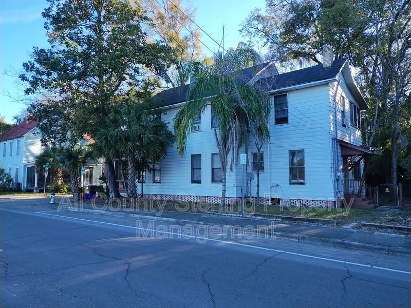 237 Sw 2nd Pl #2 - Photo 2 of 16