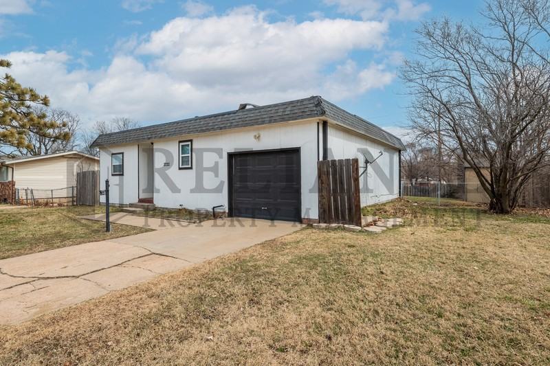 2722 N Holyoke St - Photo 2 of 24
