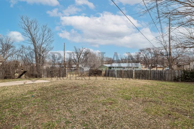 2722 N Holyoke St - Photo 3 of 24