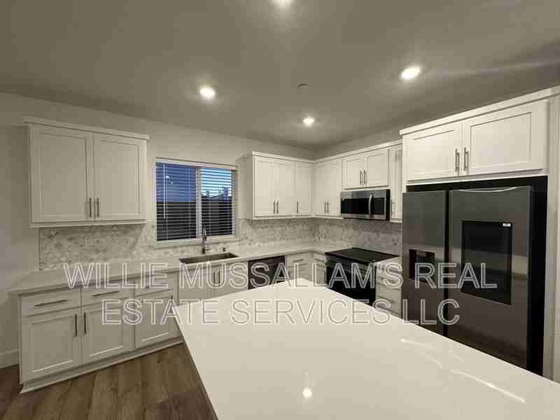 16176 Adler Ave - Photo 3 of 27