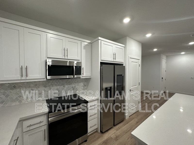 16176 Adler Ave - Photo 4 of 27