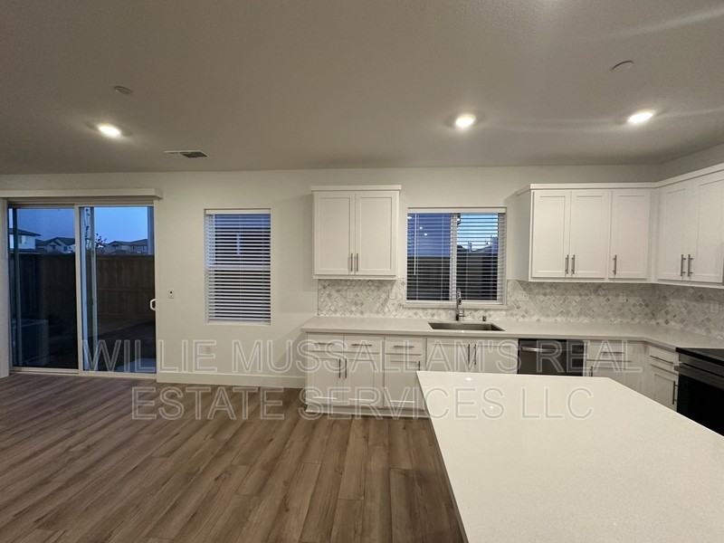 16176 Adler Ave - Photo 5 of 27