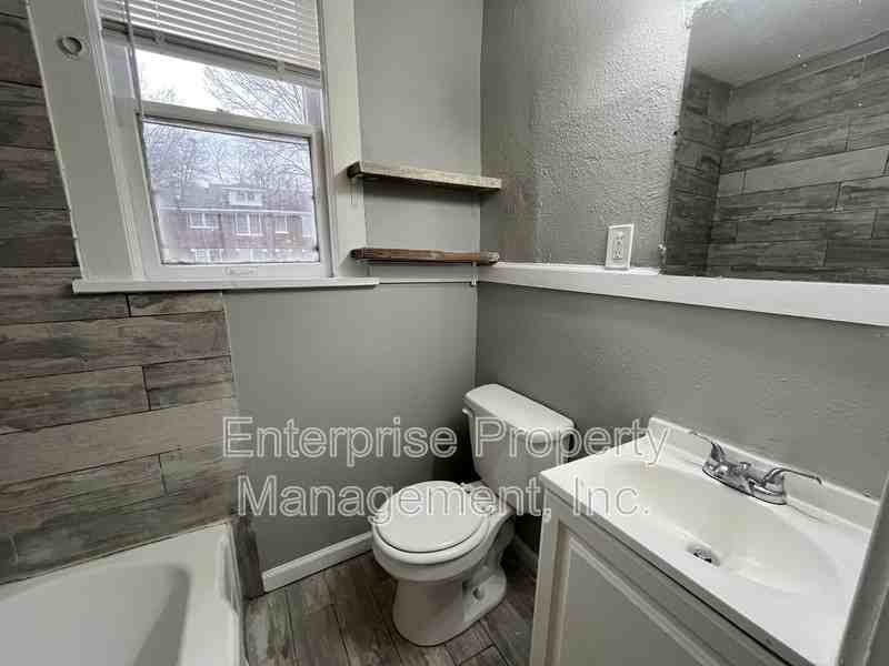 1111 N Parkway #3 - Photo 7 of 11