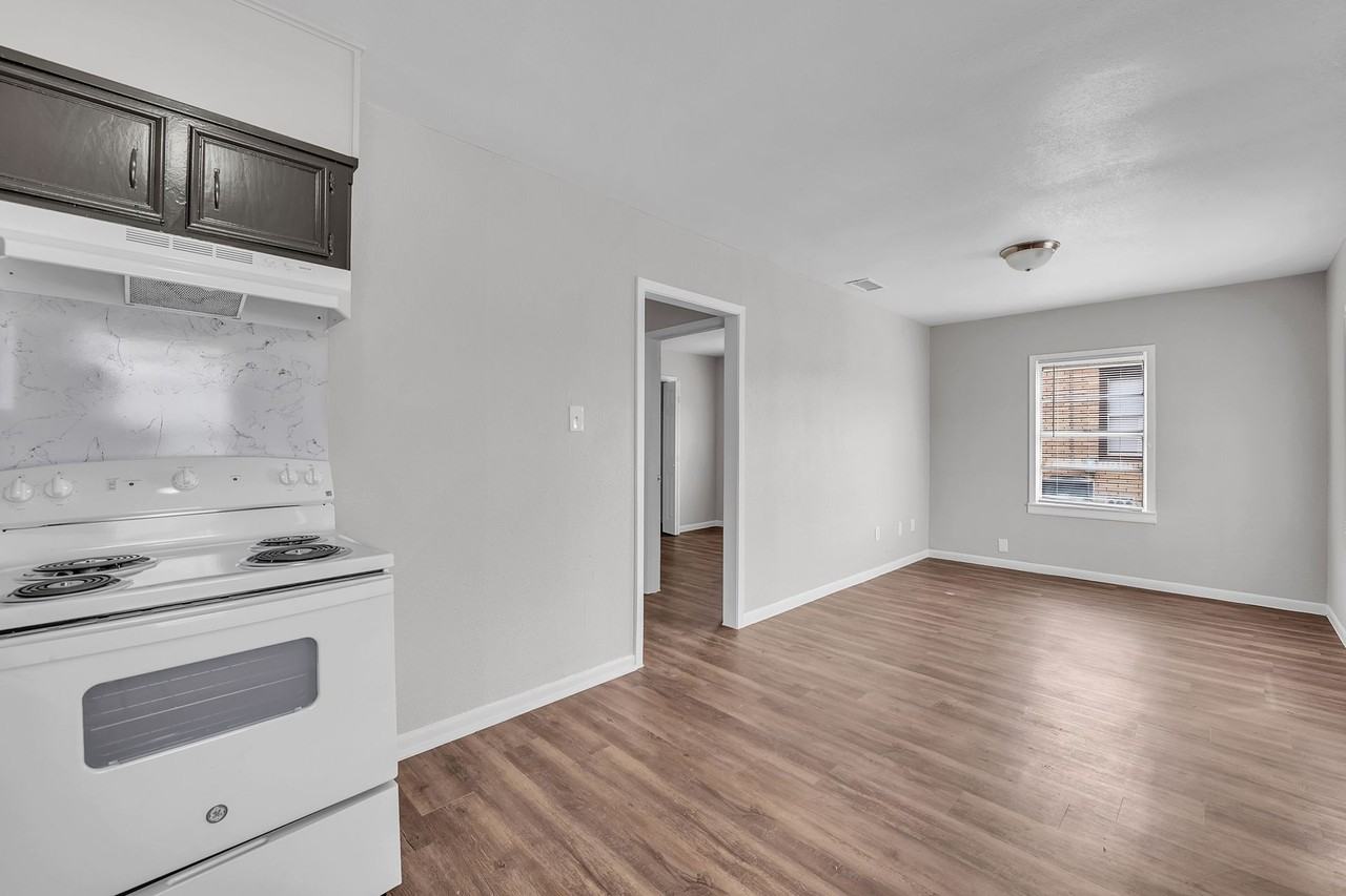 Ave G Duplexes - Photo 3 of 32