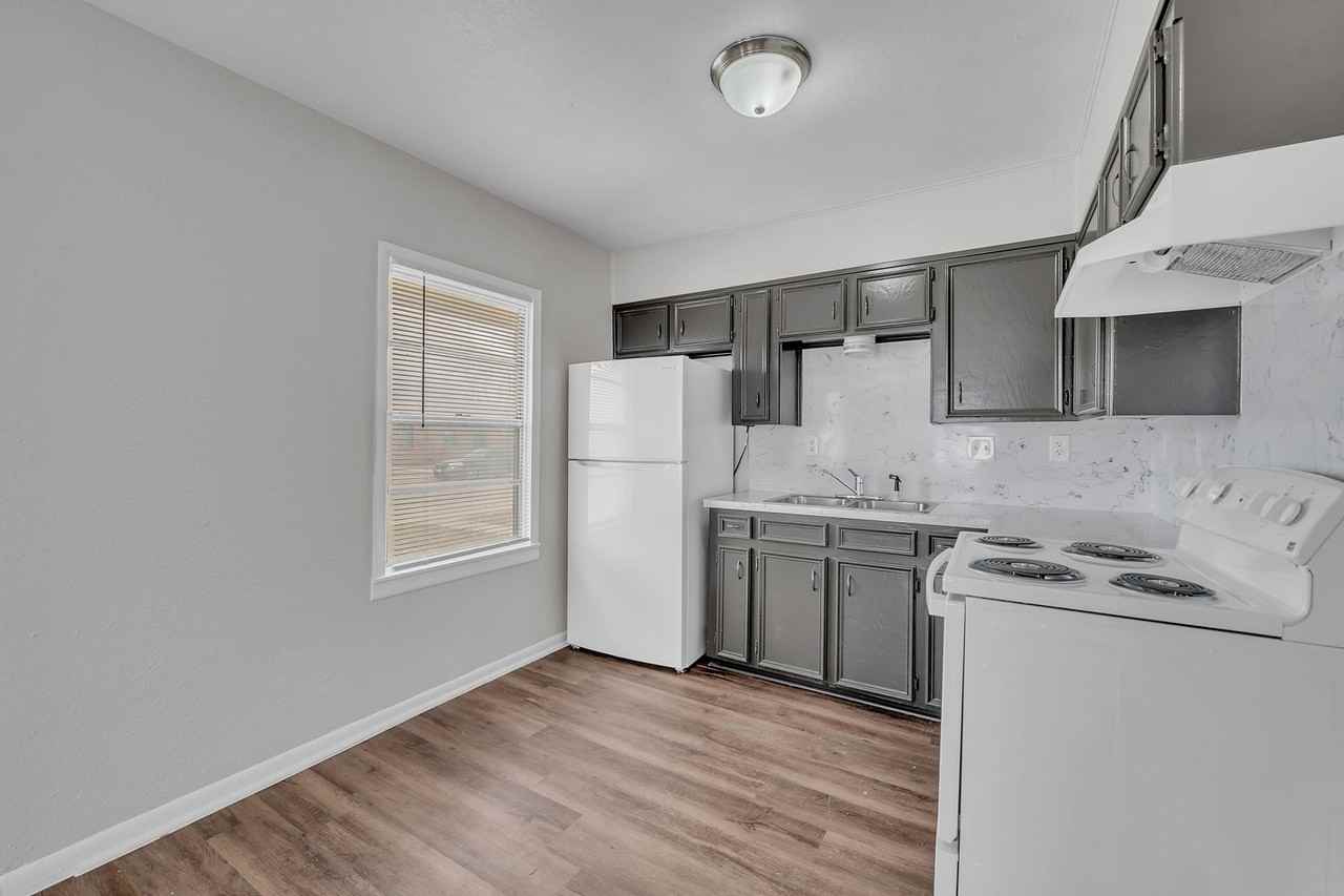 Ave G Duplexes - Photo 4 of 32