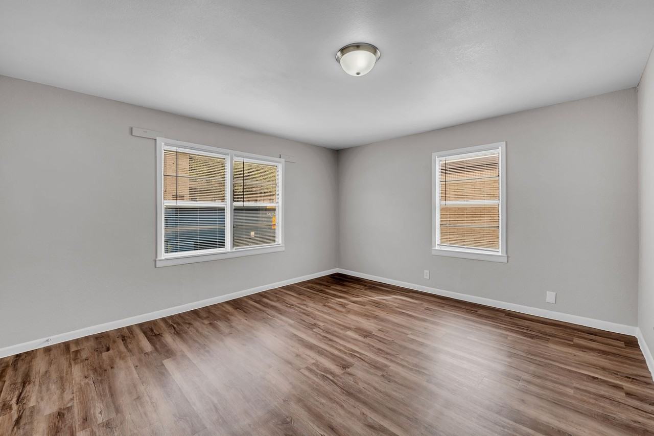 Ave G Duplexes - Photo 7 of 32