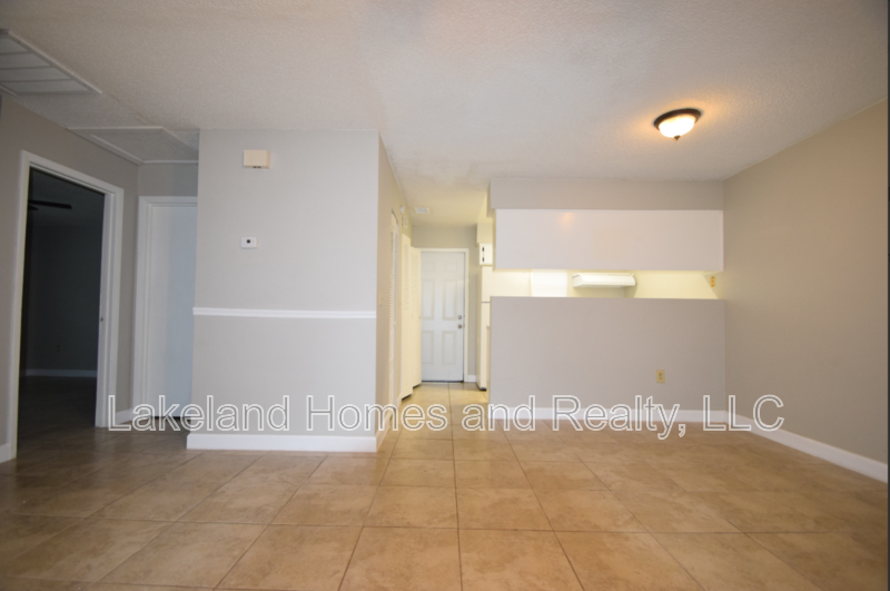 885 Schoolhouse Rd - Photo 5 of 17