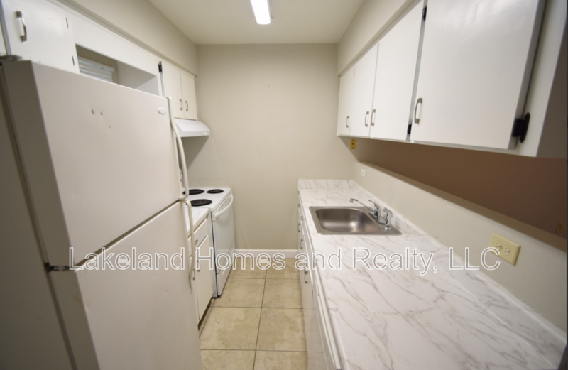 885 Schoolhouse Rd - Photo 6 of 17