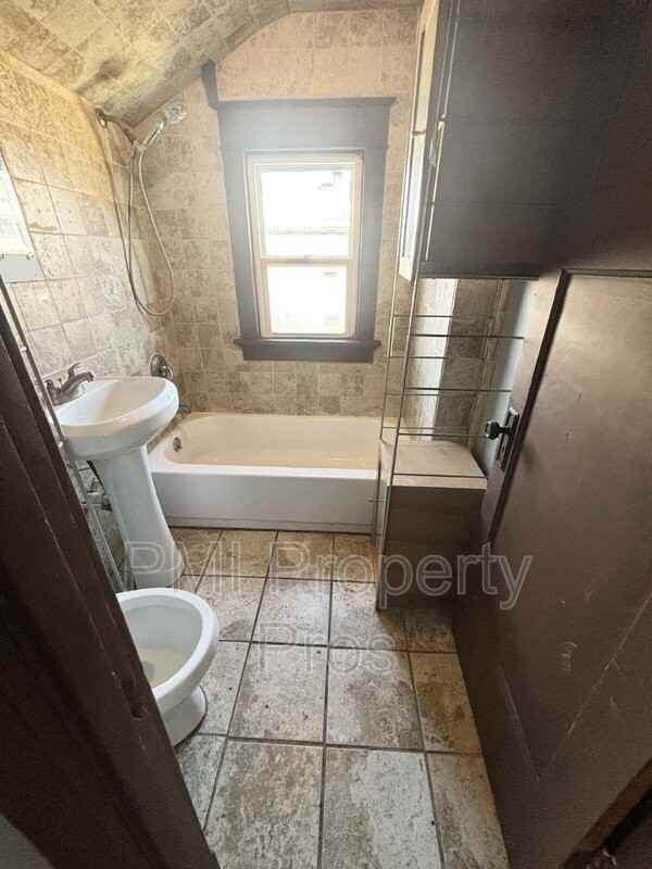 3715A N 6th St - Photo 2 of 7