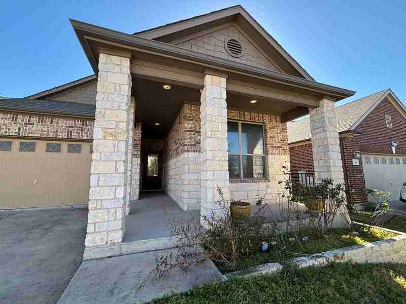 1705 Garamond Ln - Photo 3 of 31