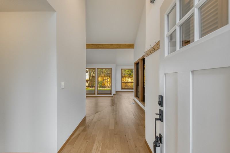 9415 Sw Martha St - Photo 2 of 24