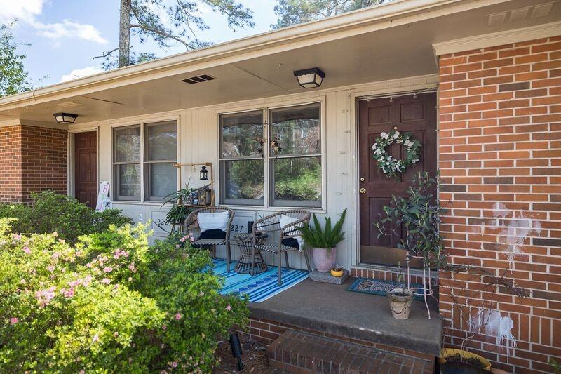 2227 S Milledge Ave - Photo 3 of 18