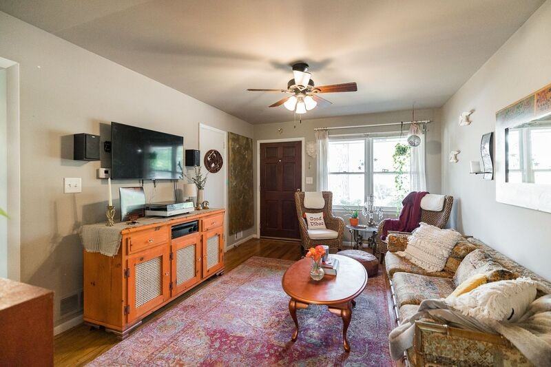 2227 S Milledge Ave - Photo 4 of 18
