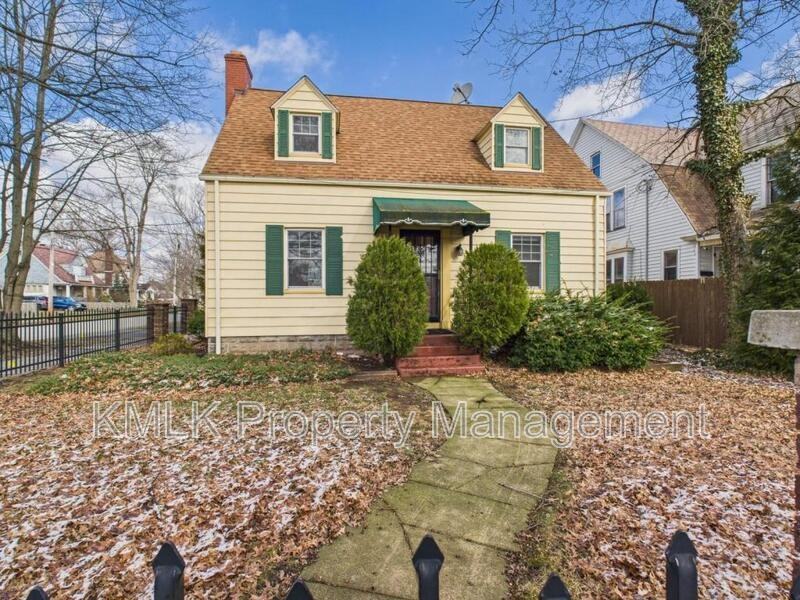 407 Washington St Ne - Photo 2 of 37