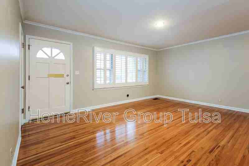 2635 S Quebec Ave - Photo 3 of 22