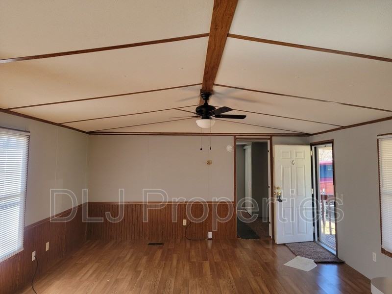 922 Palmer Ct - Photo 3 of 10