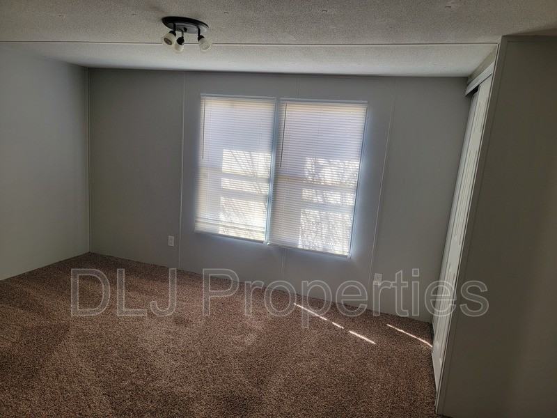 922 Palmer Ct - Photo 4 of 10