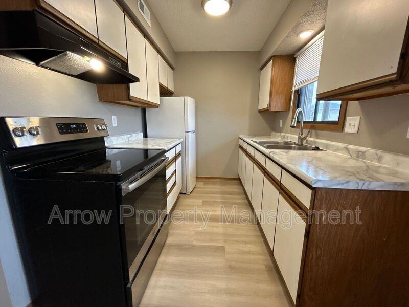 2481 E Pkwy #6 - Photo 2 of 8