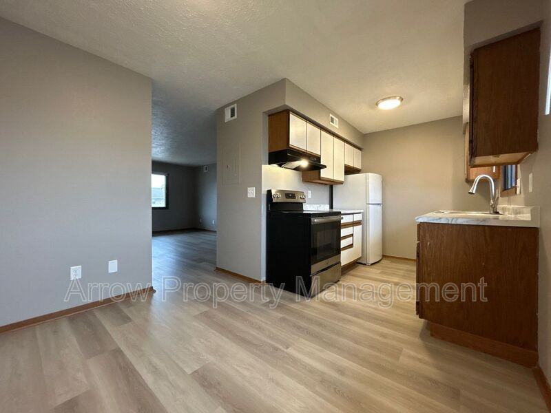 2481 E Pkwy #6 - Photo 3 of 8