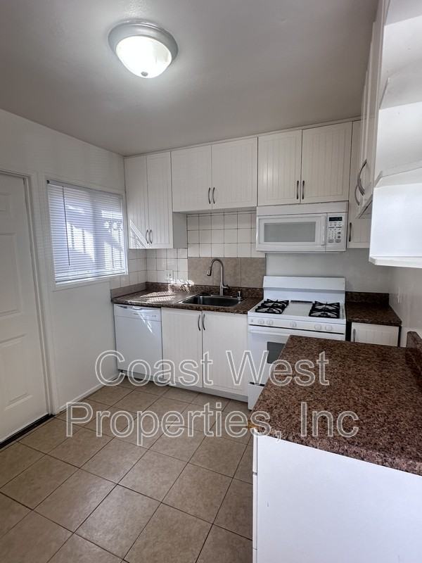 1570 Reed Ave - Photo 5 of 18