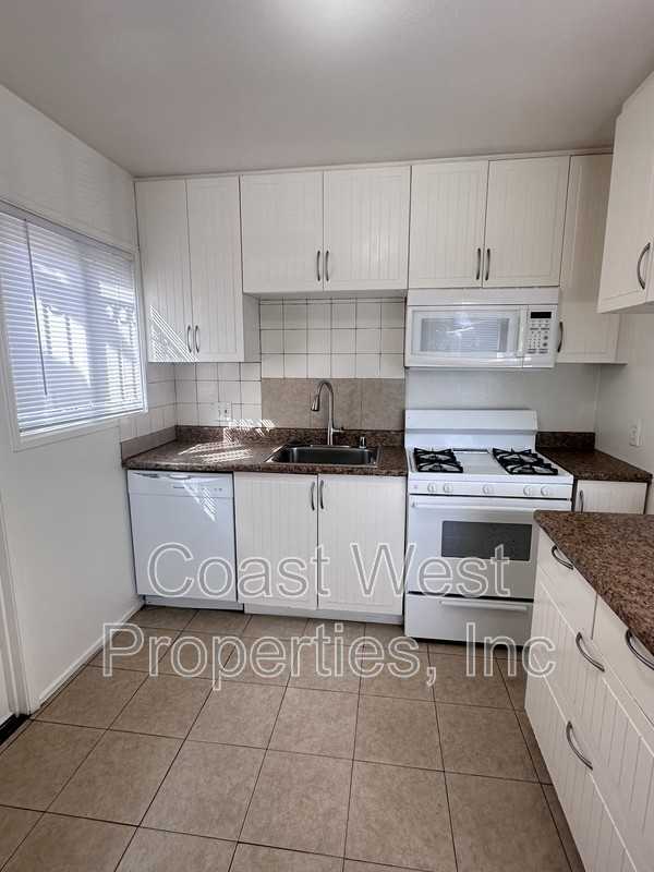 1570 Reed Ave - Photo 7 of 18