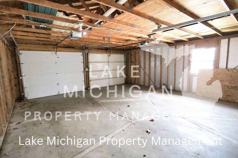 1258 Edith Ave Ne - Photo 3 of 16