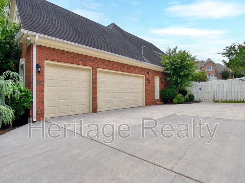 1856 Greywell Rd - Photo 3 of 41