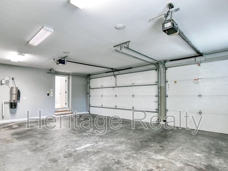 1856 Greywell Rd - Photo 5 of 41