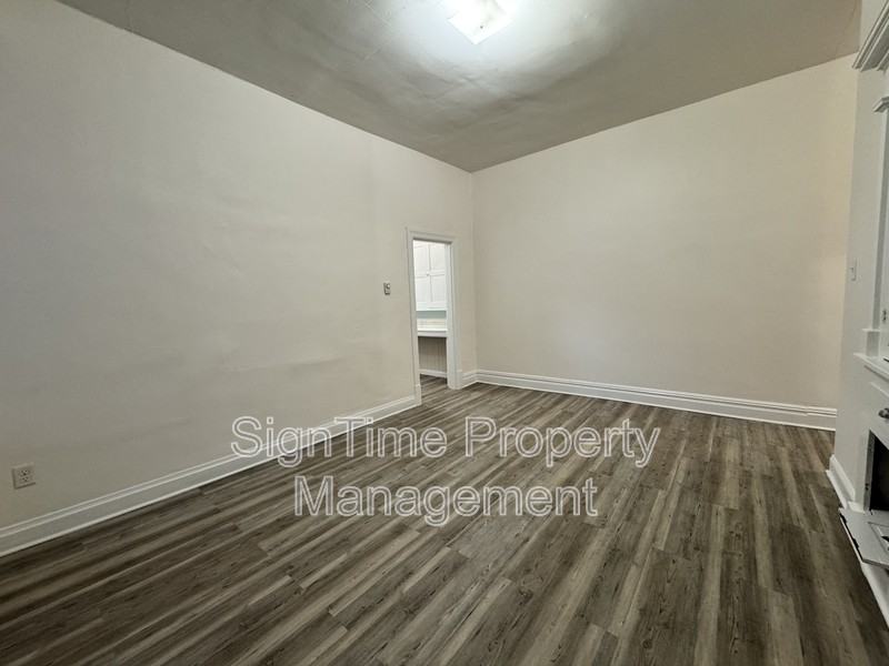 103 E Washington St #1E - Photo 3 of 14