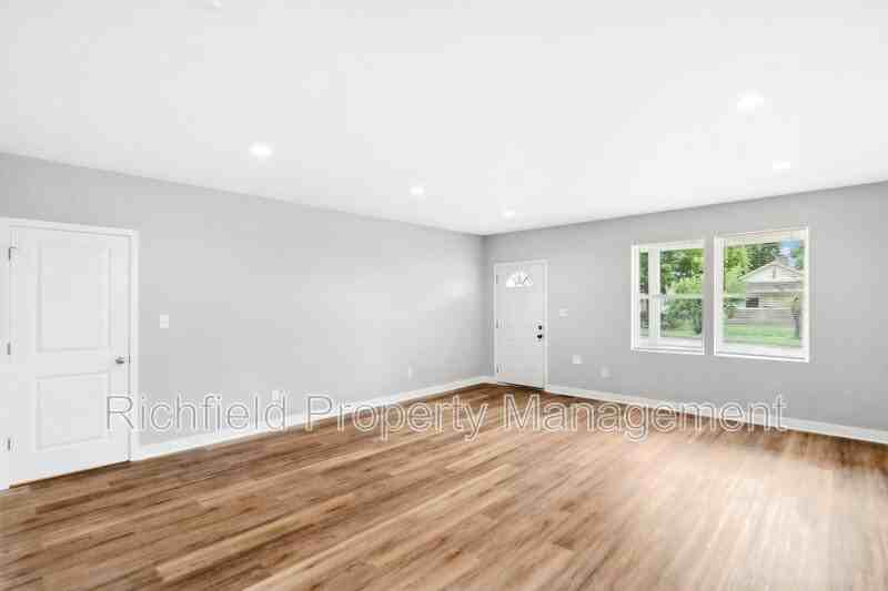 2034 - Photo 6 of 38
