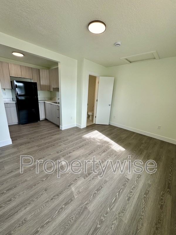 412 20th St #2 - Photo 2 of 8