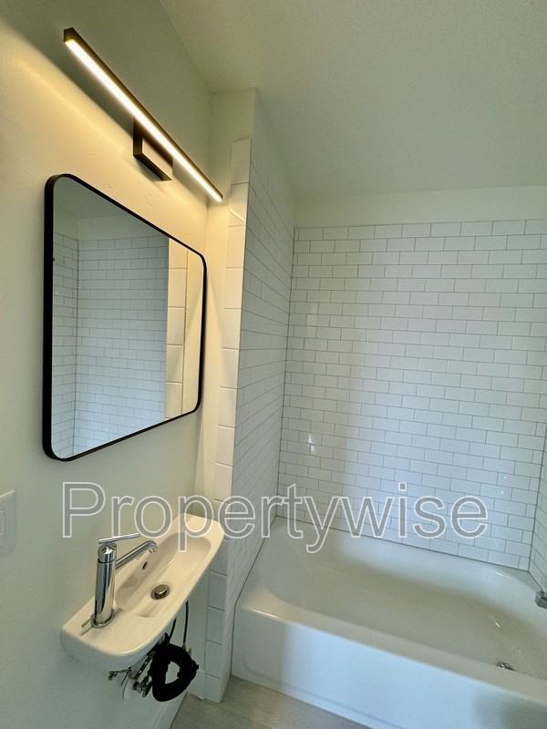 412 20th St #2 - Photo 6 of 8