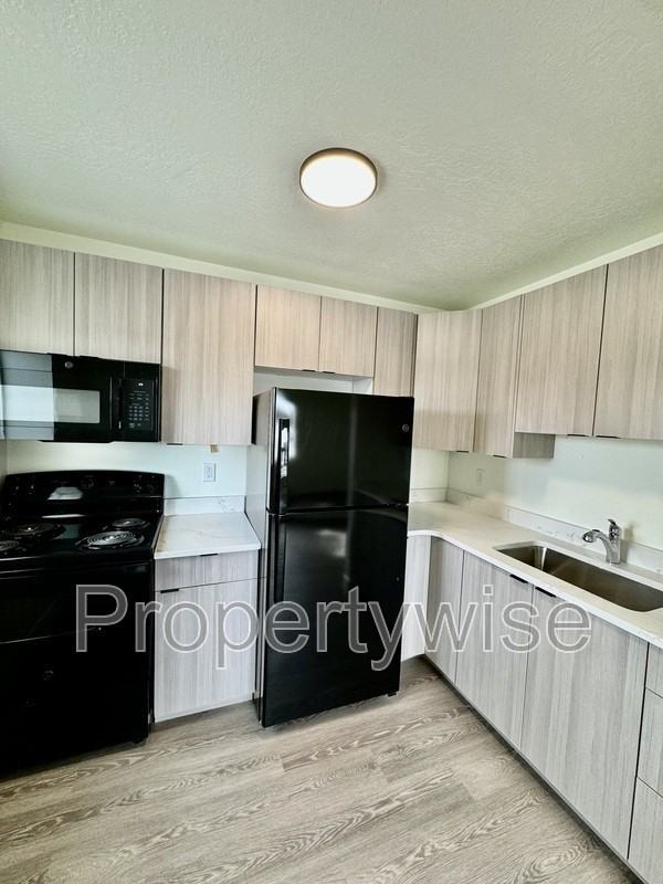 412 20th St #2 - Photo 7 of 8