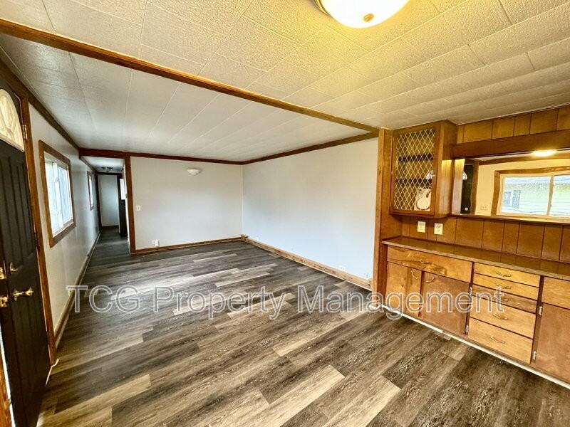 1021 Magnolia St - Photo 2 of 9