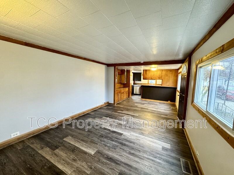 1021 Magnolia St - Photo 3 of 9