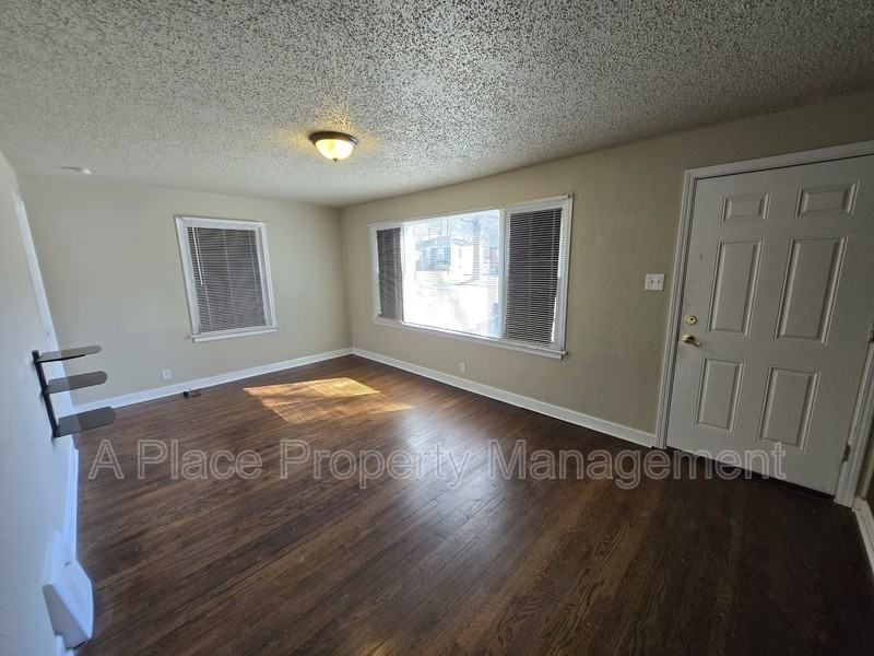 1909 Farrell Dr - Photo 3 of 12