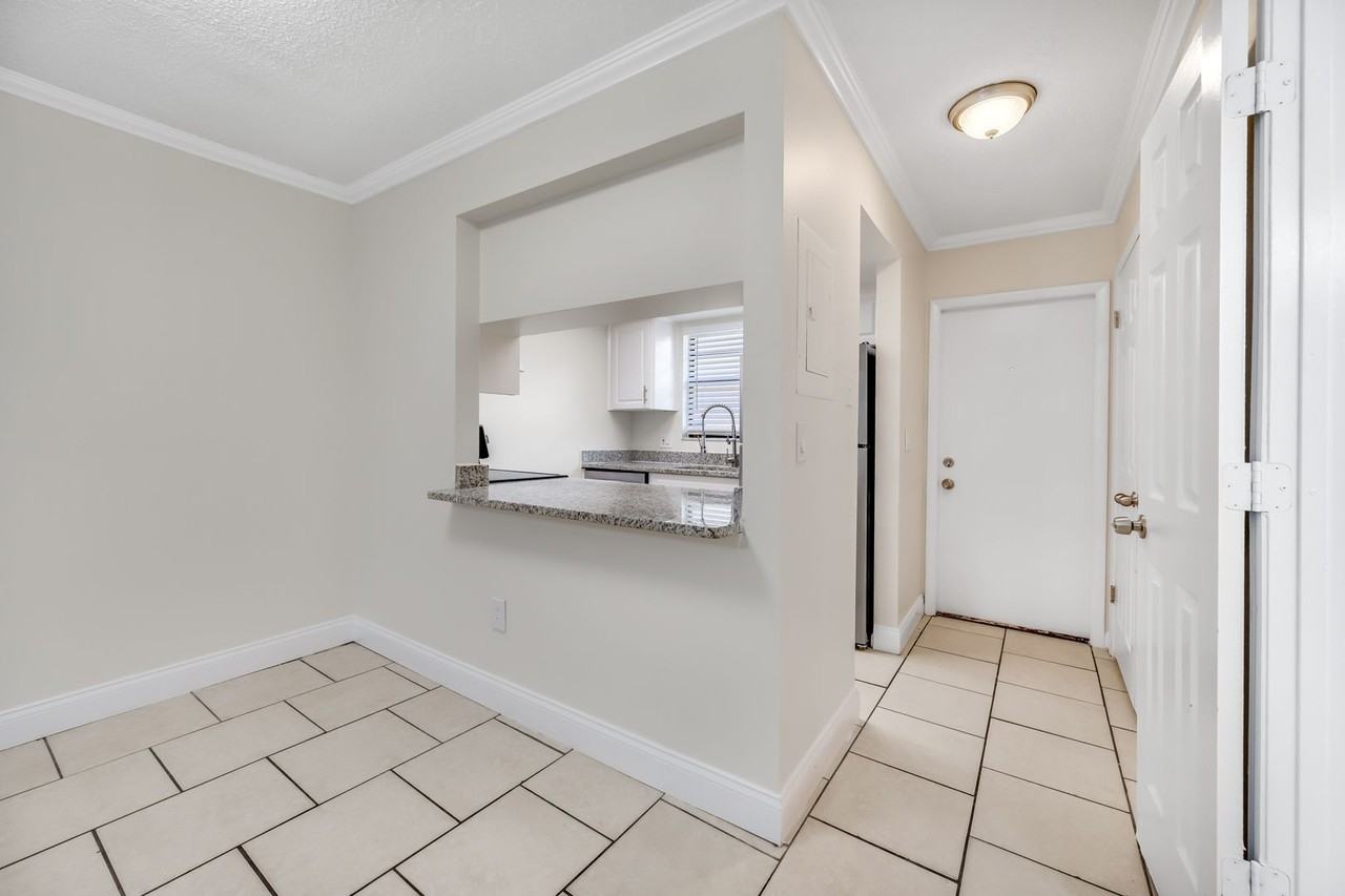 6119 Memorial Hwy - Photo 4 of 32