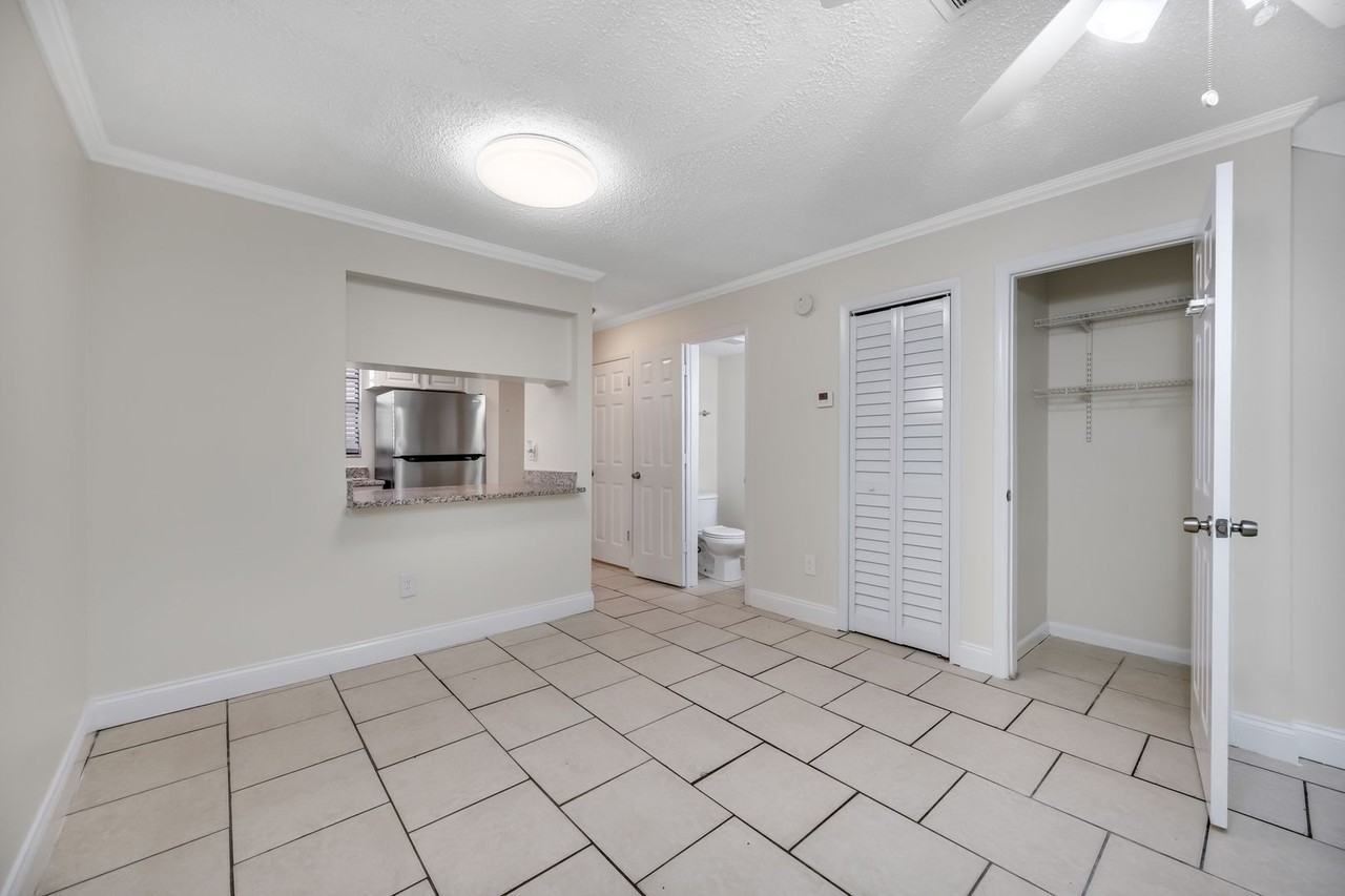 6119 Memorial Hwy - Photo 5 of 32